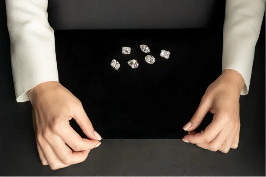 The way professional jewelry stores direct cultural and personal traditions.