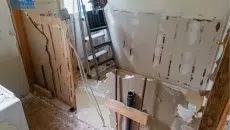 What Professional Remodelers Notice Immediately in Older New England Bathrooms